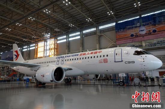 中国国产大型客机C919全球首架交付飞机正式交付用户